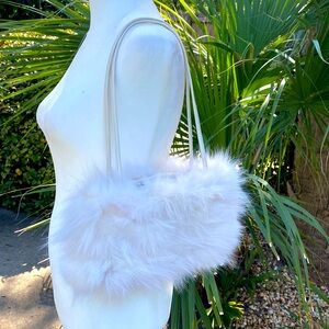 Beautiful white fur hand bag by Paola del lungo